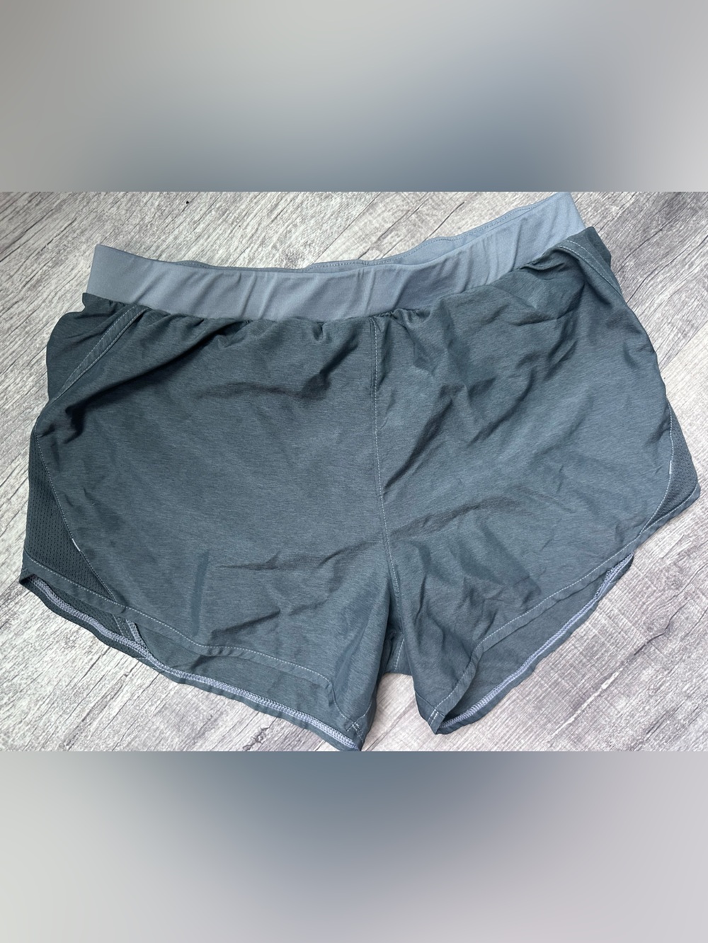 Under Armour Men's Charcoal/Gray Athletic Shorts